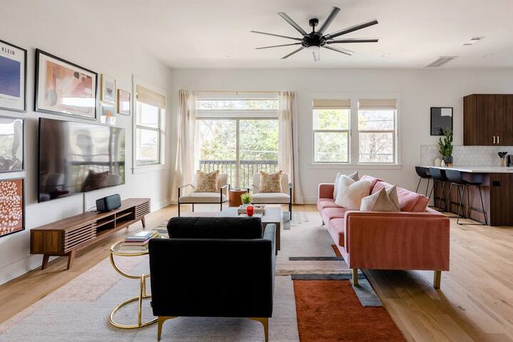 Bachelor(ette) Mansion | Heart of ATX | Sleeps 28 gallery image 3