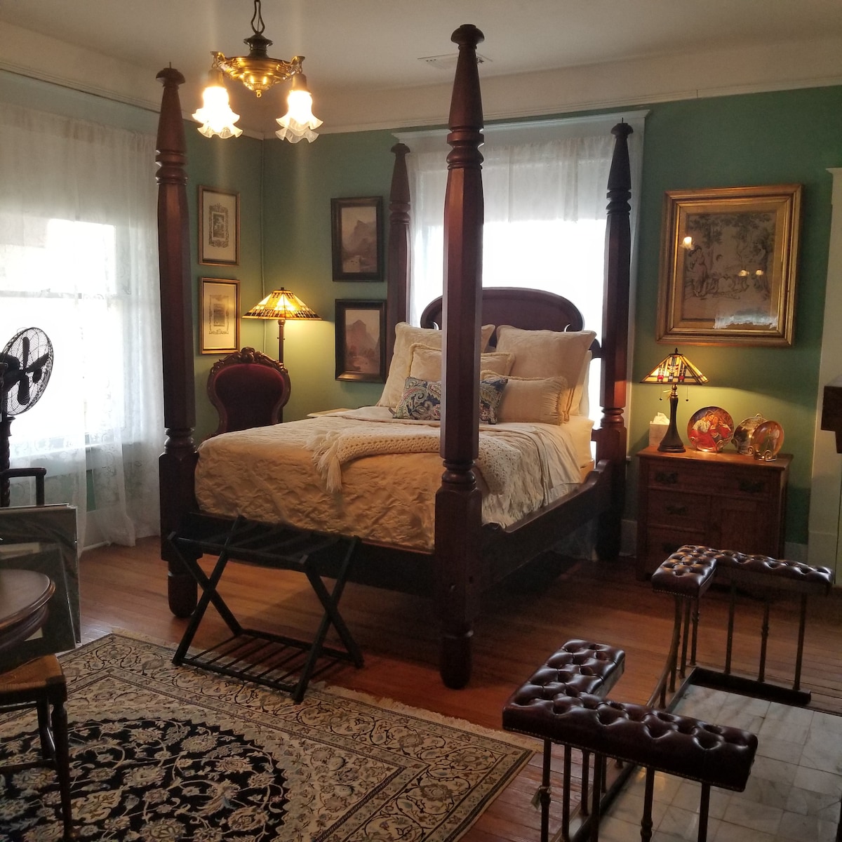 Veranda Suite room - full size bed.