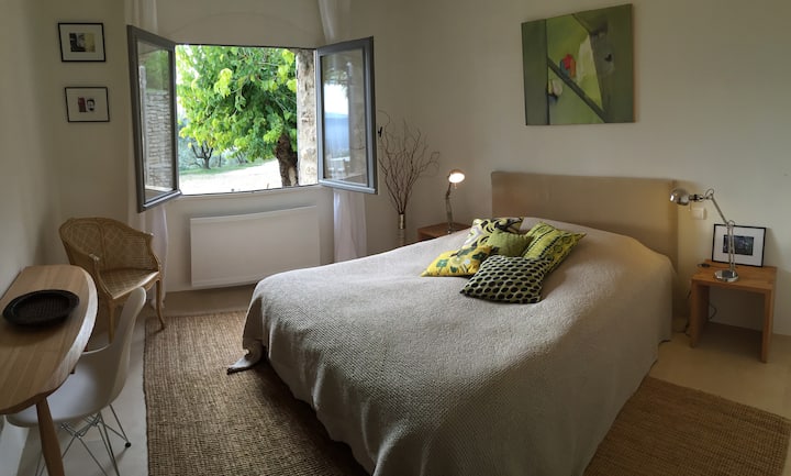 Prijatelji u spavaćoj sobi