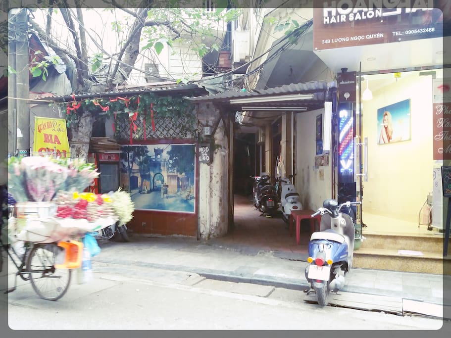 Entrance to Langhomestay @ Alley 34 Luong Ngoc Quyen