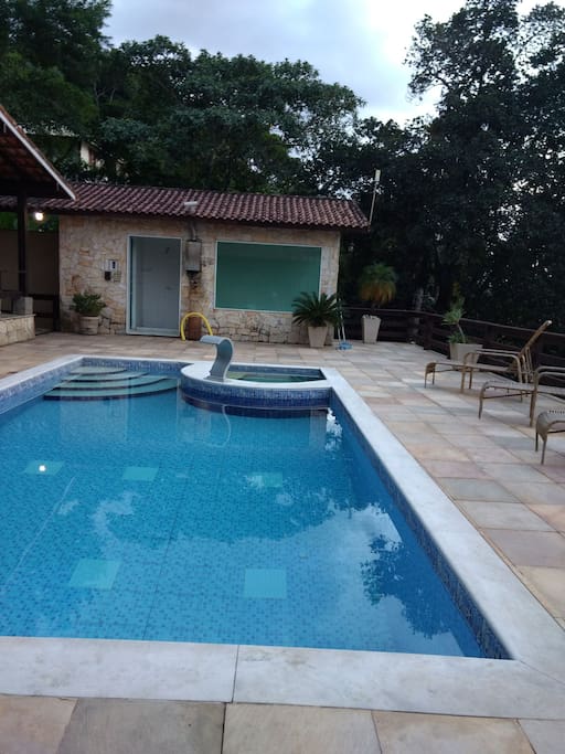 sauna e banheiro da piscina