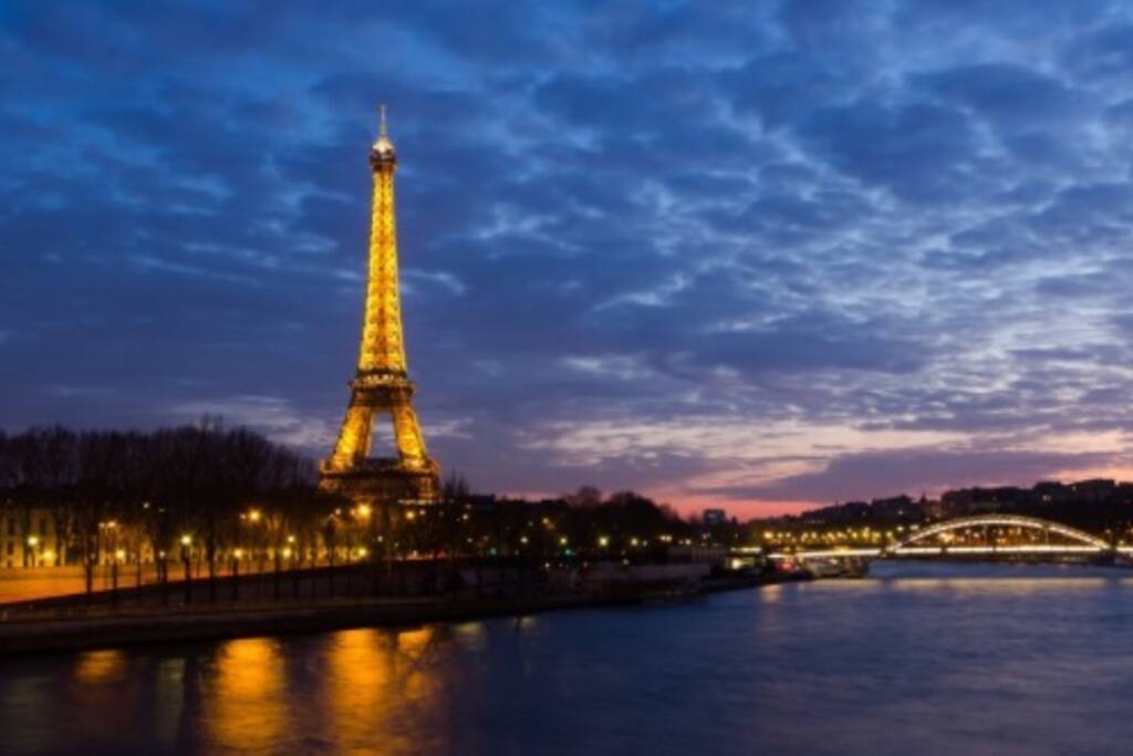 Paris, les quais à 5 min en métro.