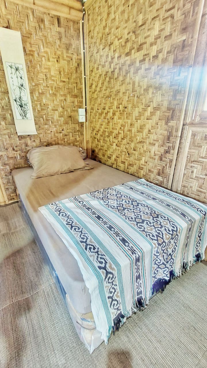 البياضات والملاءات متوفرة