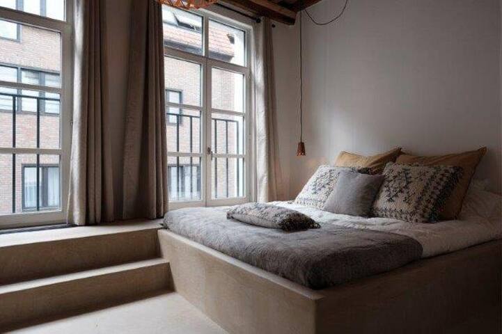 Complete house | 14 people | Antwerp City Center gallery image 2