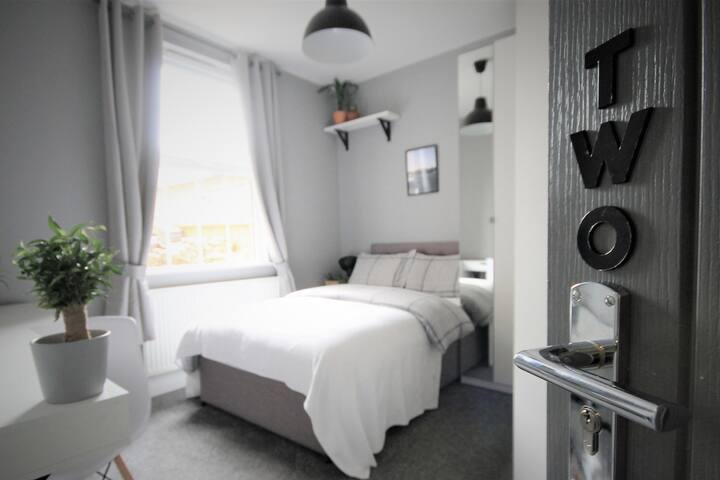 Contemporary Rooms in Historic Tamworth