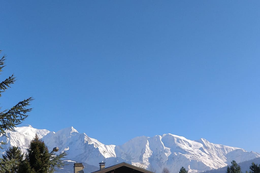vue sur la chaîne du Mont Blanc depuis le balcon