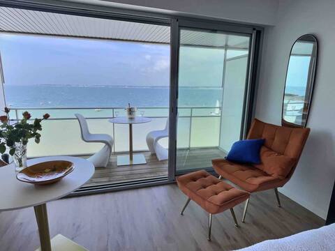 Top Airbnb: Le Souffle Marin, directly on the BEACH with SEA view à Concarneau