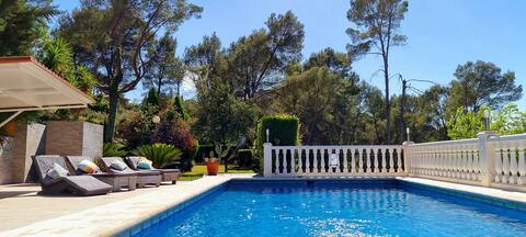 Wonderful Villa, Heated pool, Near Beautiful Town,
