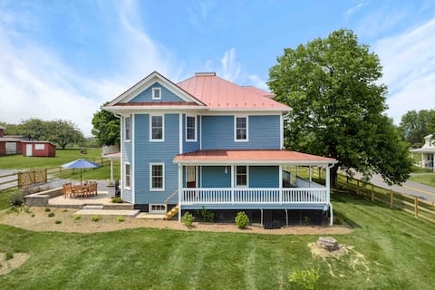 Fully fenced modern farmhouse in Shenandoah Valley