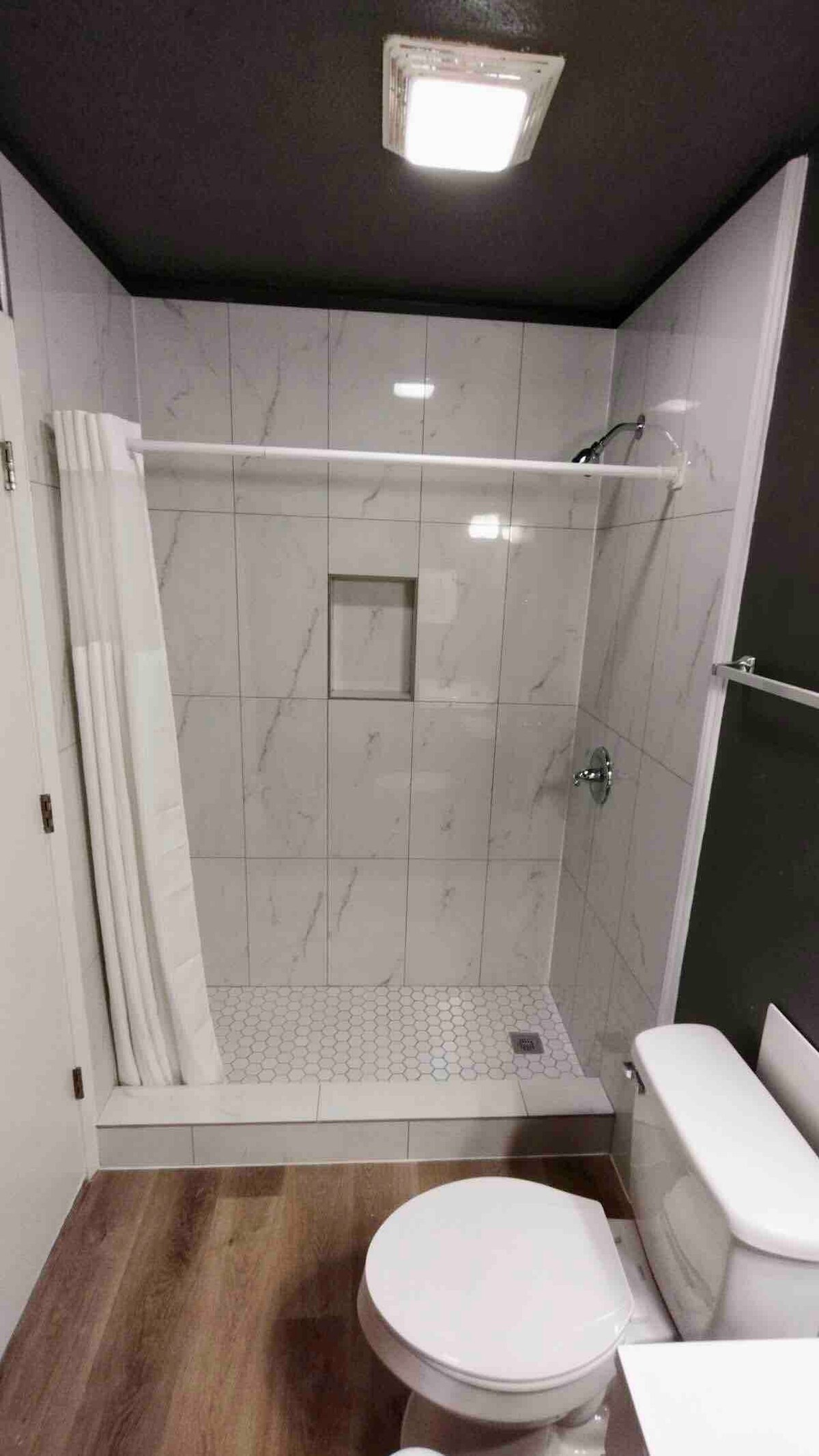 Central 2BR Retreat 5mi from Downtown Patio MC