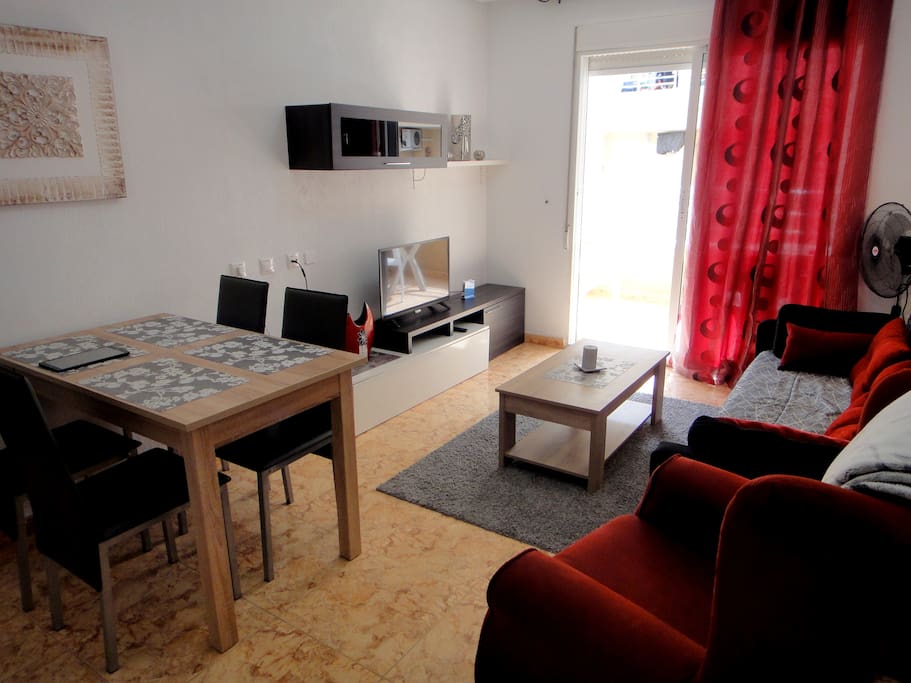 Living room/ dining area