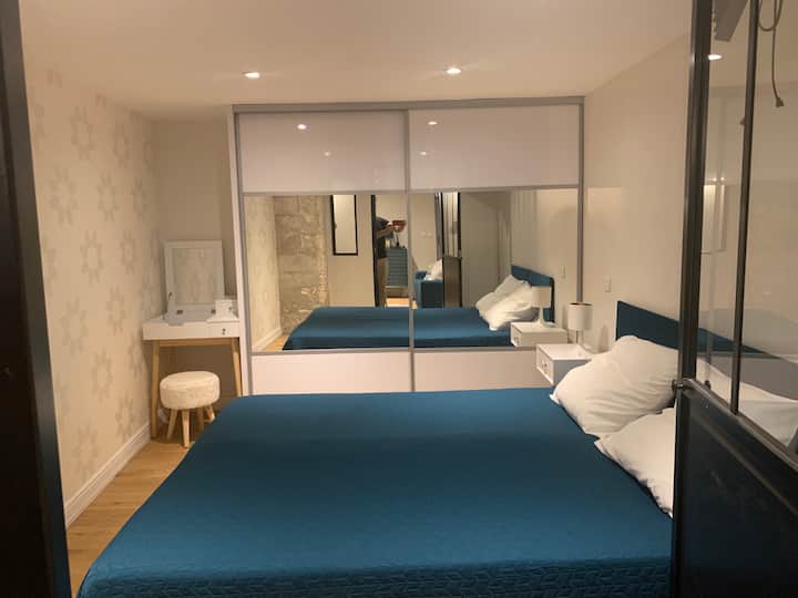 سرير مزدوج لغرفة النوم السفلية