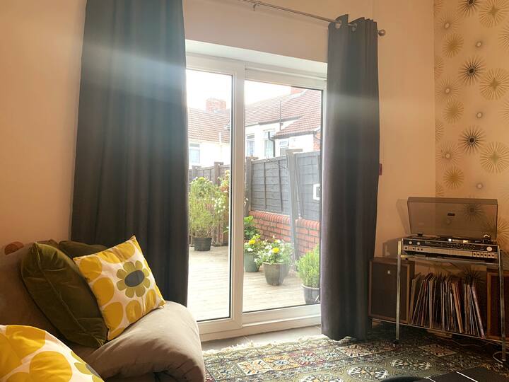 retrometro central apt with glorious sunny garden Flats for Rent in