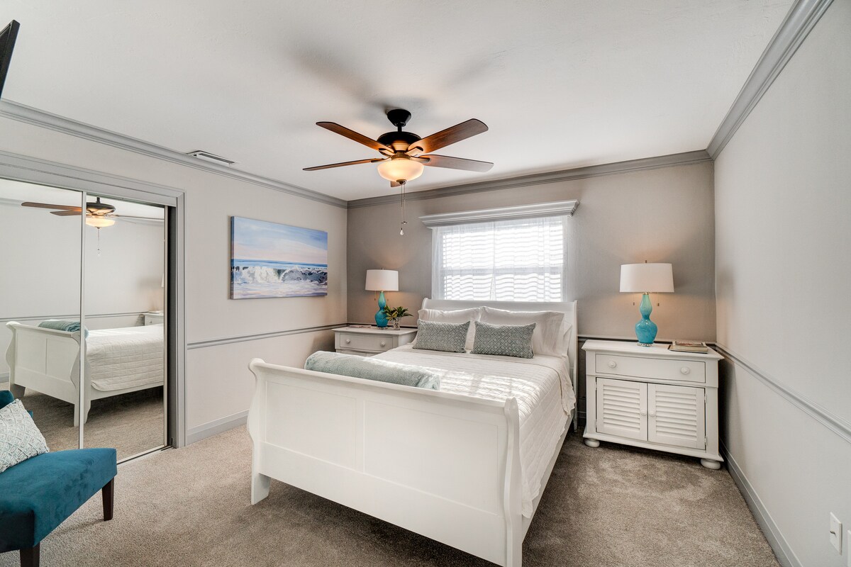 标准双人床卧室