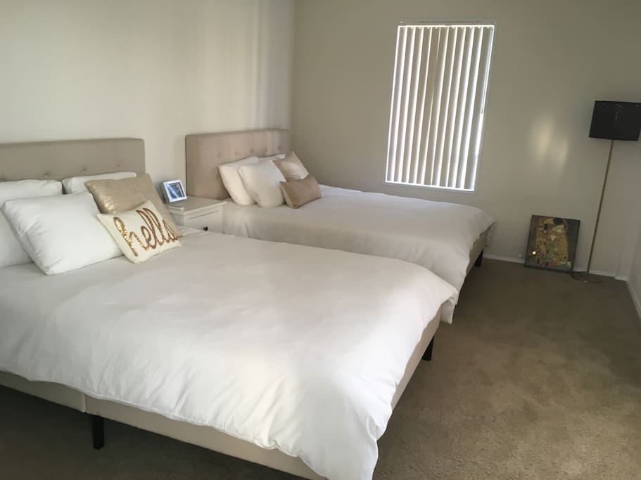Master Bedroom with 2 Queen beds