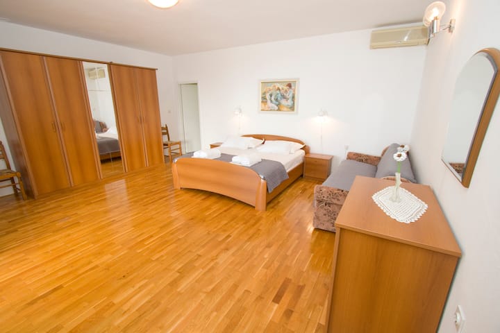 غرفة النوم 1