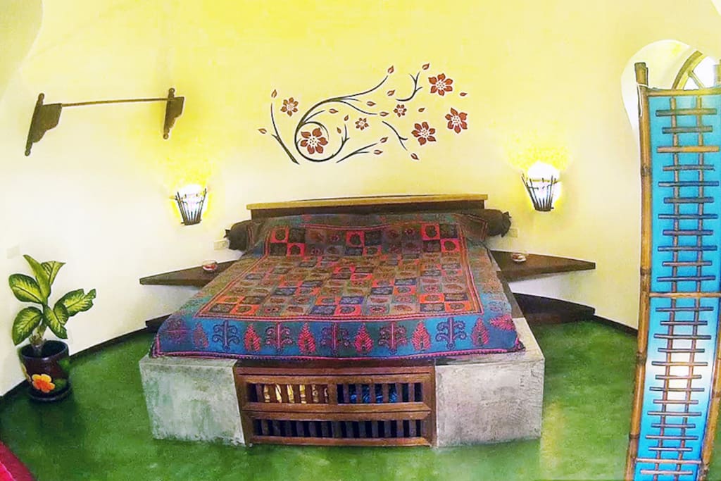 Green Bungalow (Inside)