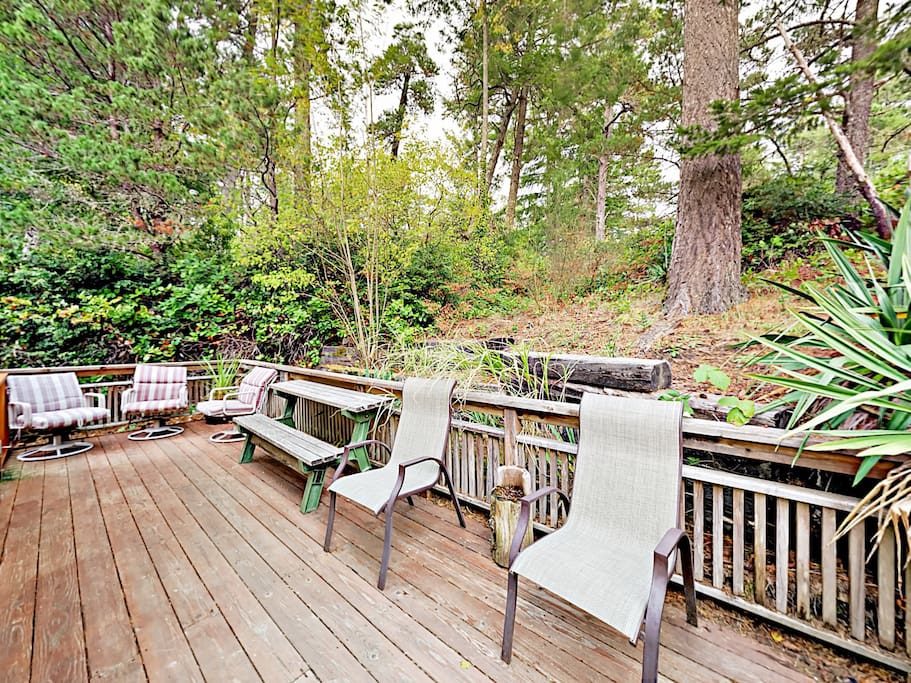 Secluded side deck with seating for 8.
