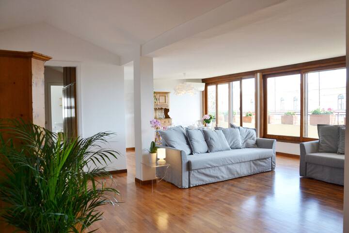 Penthouse with view near the Colosseum gallery image 2