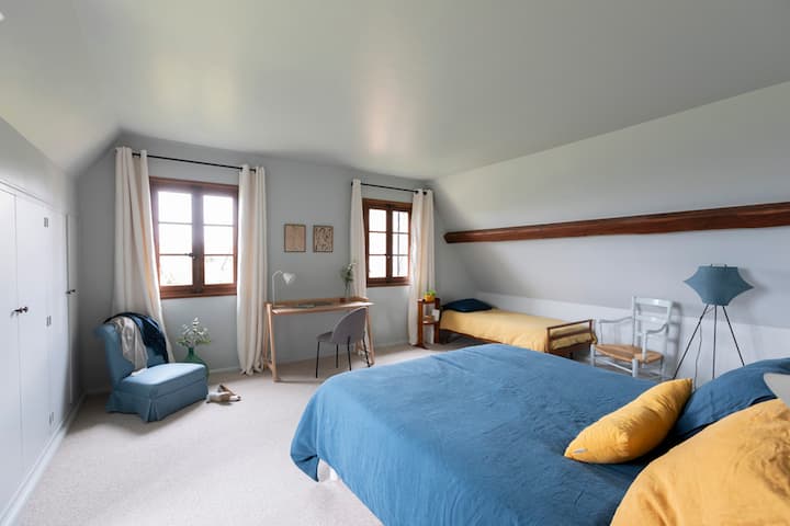 La Chambre Bleu (#2) 
Includes 1 double bed 160, 1 rollaway bed, 1 office space,  3 closets, 1 private bathroom and 3 windows on a beautiful view!! 