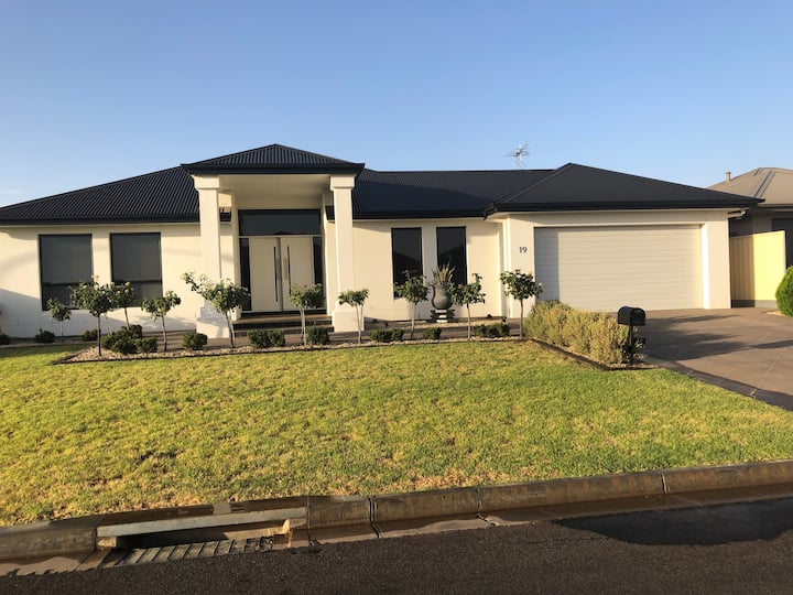 Griffith Holiday Rentals & Homes New South Wales, Australia Airbnb