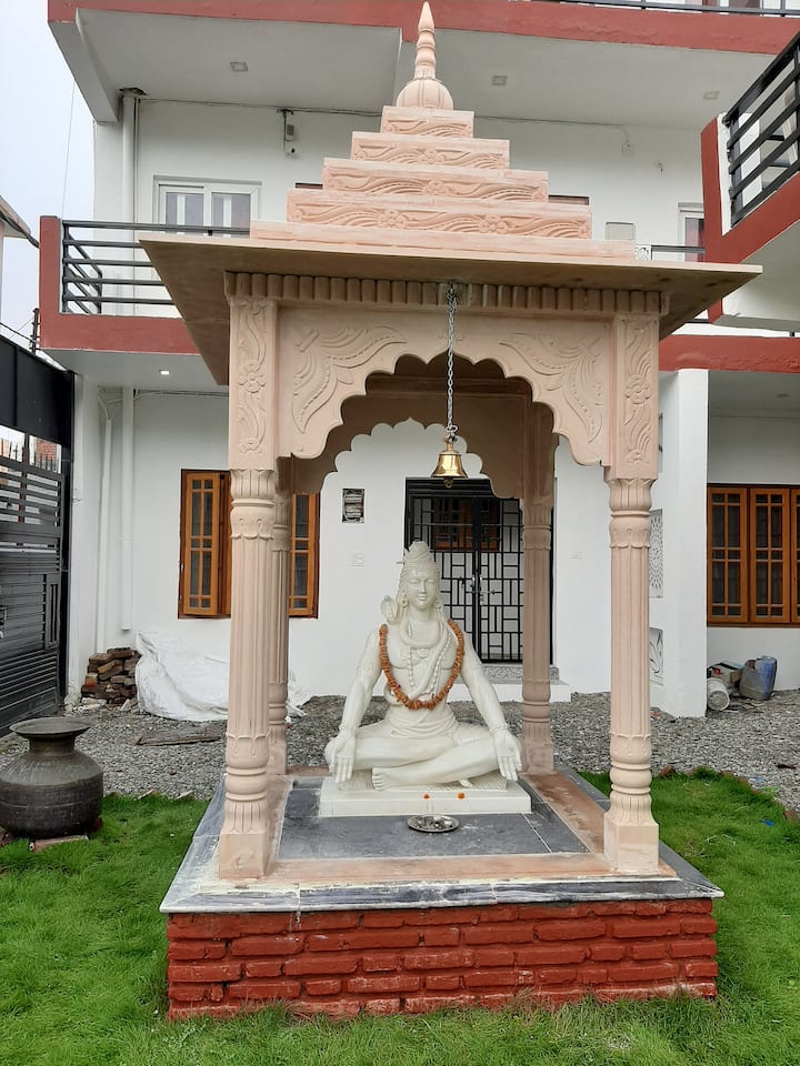 YoG1 Rishikesh at banks of Ganga and Astha Path Houses for Rent in