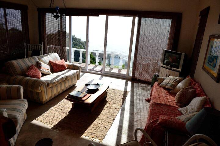 Ocean View Beach House gallery image 2