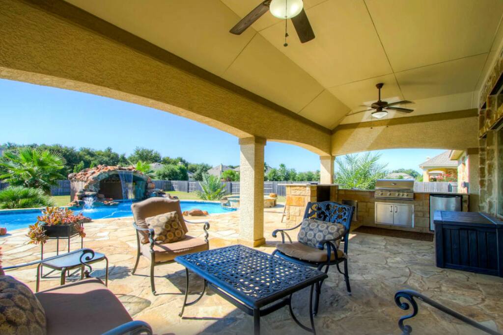 Outdoor Kitchen & Pool