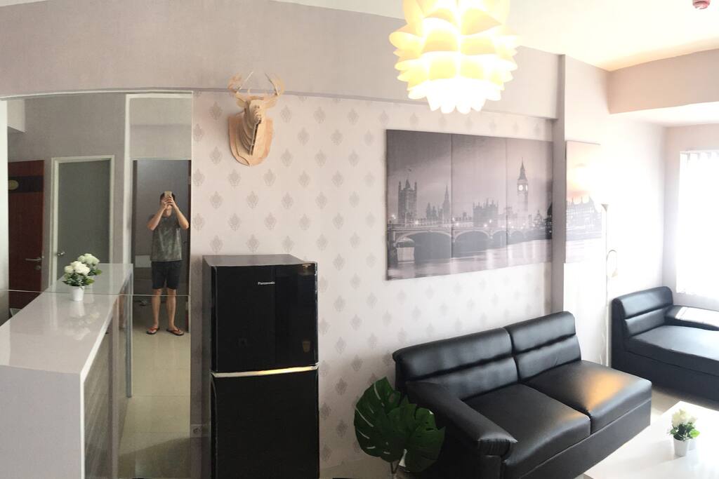 Living Room (day)