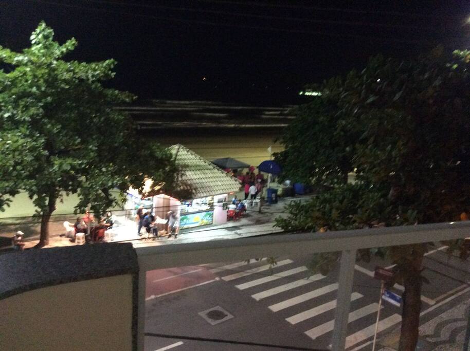 Vista da sacada de frente para o mar na praia de Balneário Camboriú