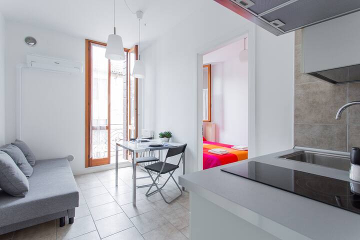 PADOVA historical center, fiber WIFI, A/C