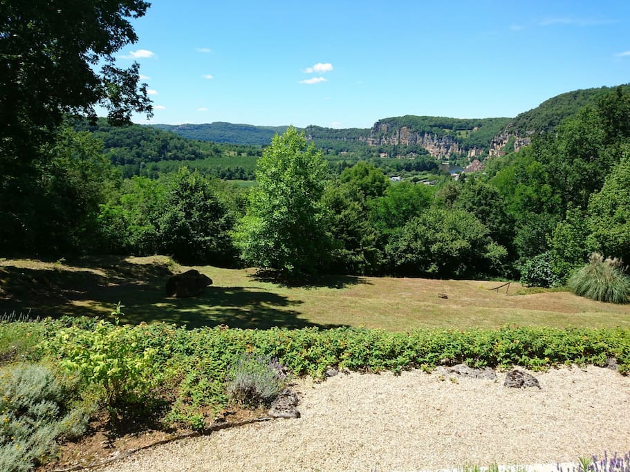 The amazing view of the river and La Roque-Gageac from the terrace