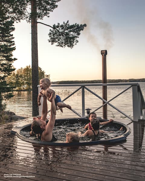 Tahlo Hillhouse villa with lakeside sauna