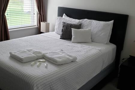 Room#2-Close to Disney,Lego-Land and CDL School