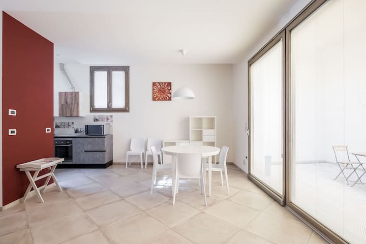 Blu House : ampio e pregiato appartamento