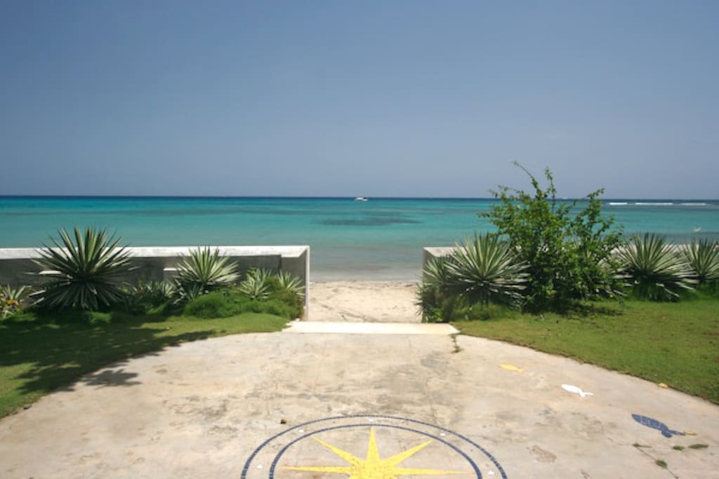 Beach entrance from Bahia Cottage
