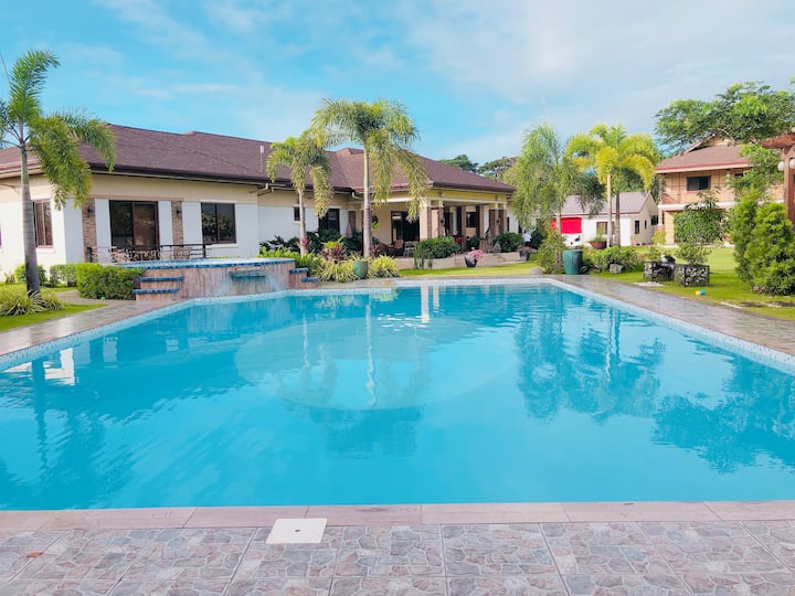 Exclusive Vacation Villa with own pool in Pampanga Villas for Rent in