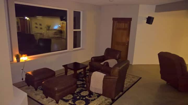 Villa Two Peaks Getaway - Spacious Apartment - RattleSnake Lake, North Bend