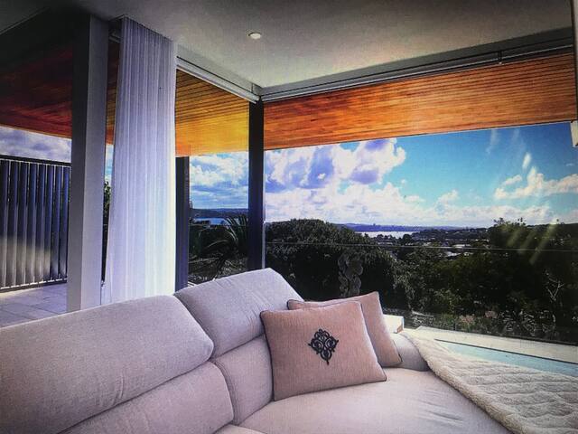 Vaucluse Villa with Harbour views gallery image 4