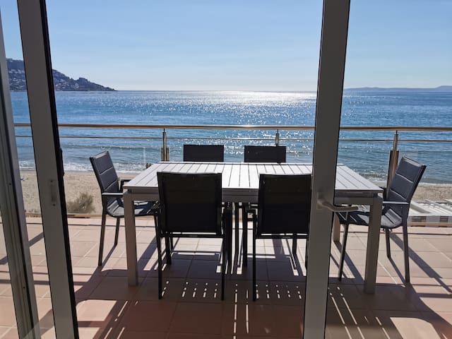 Apartamento en primera línea de playa con vistas