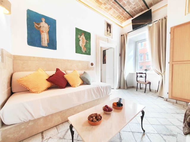 Domus Duplex for 9 Guests near the Colosseum gallery image 5