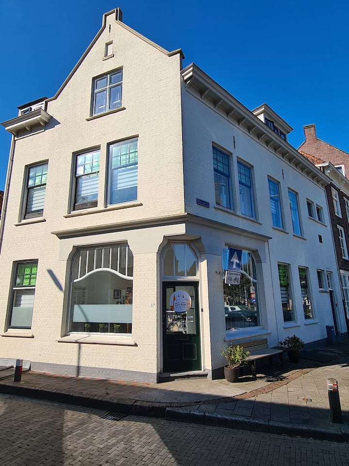 Beautiful city house in the heart of Middelburg Houses for Rent in