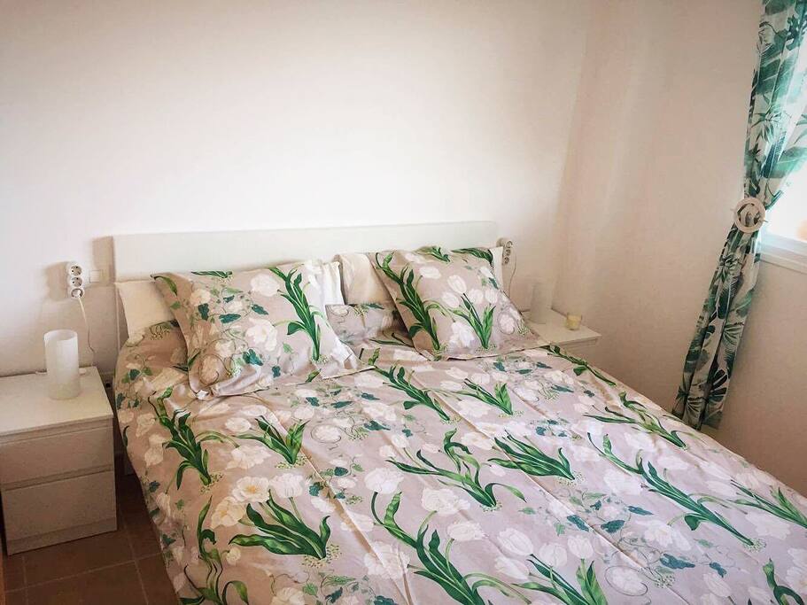 Chambre à coucher 1 : lit double