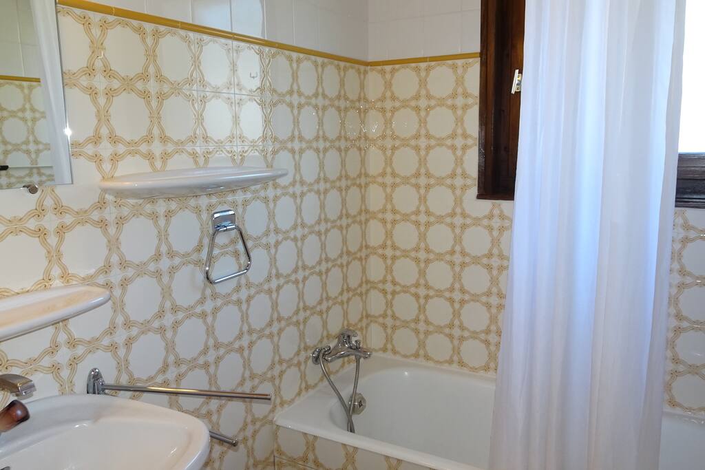 Salle de bain + WC séparé