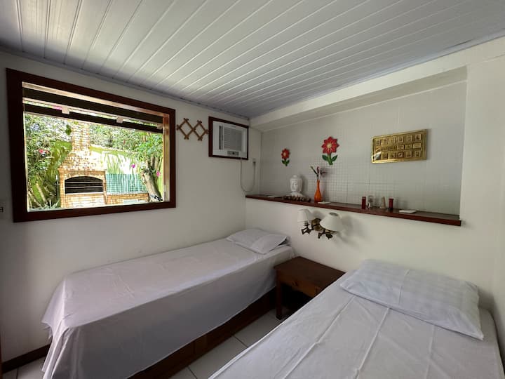camera da letto 4, con viste sul giardino interno