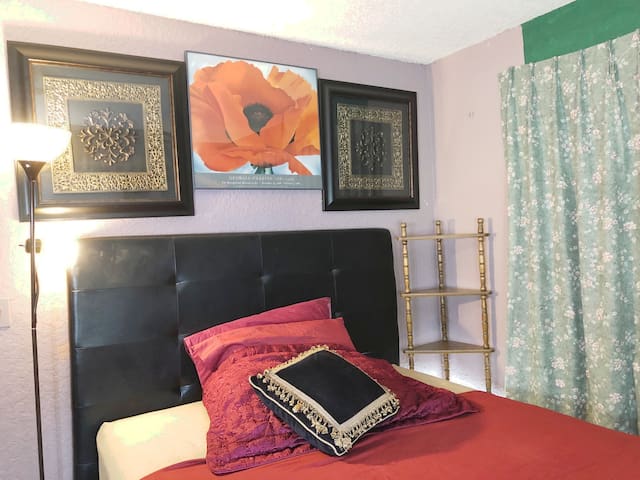 Charming Fresh Room. West Palm Beach. FL. 33411