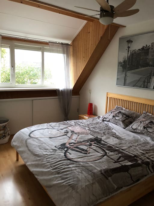 First Level - Amsterdam Bedroom 1 (1 King)
