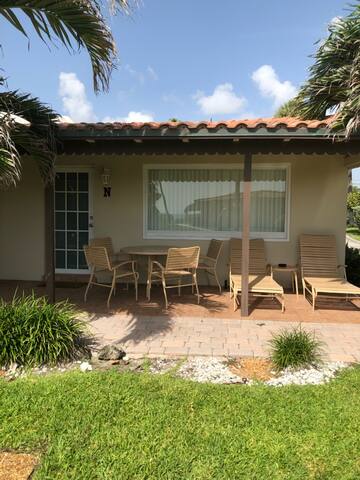 Sunny Ocean Front Villa (N) gallery image 3