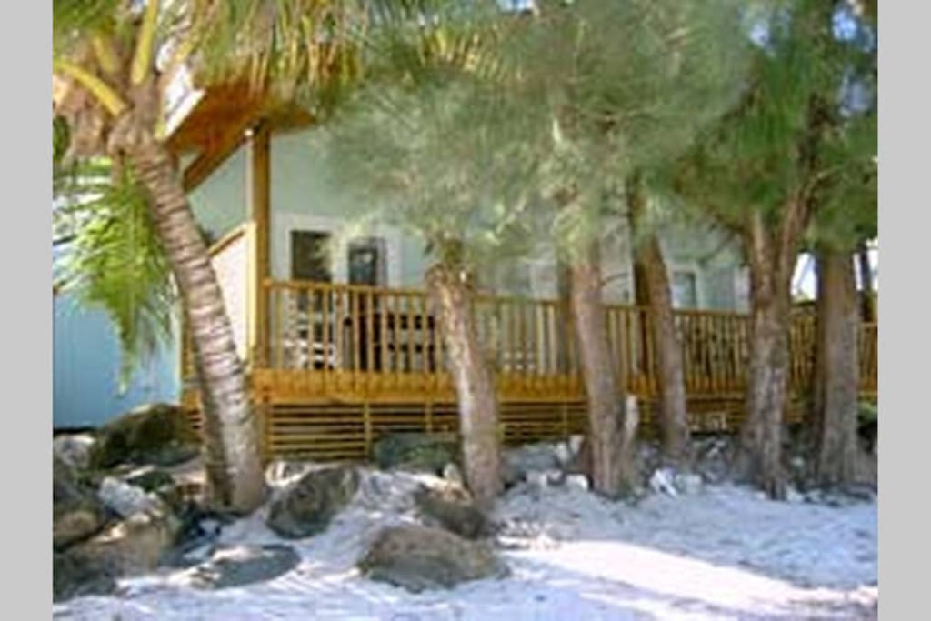 Absolute beachfront bungalow with 2 studio units