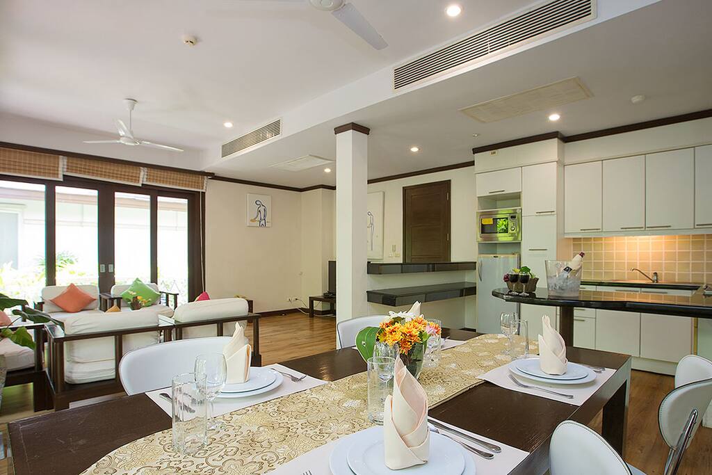 Kitchen, dining and lounge area